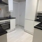 Luxury Harborne Home, Perfect For Contractors & Families 5 Mins From Qe & Uni