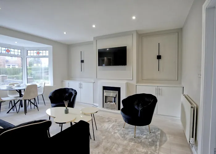 Luxury Harborne Home, Perfect For Contractors & Families 5 Mins From Qe & Uni