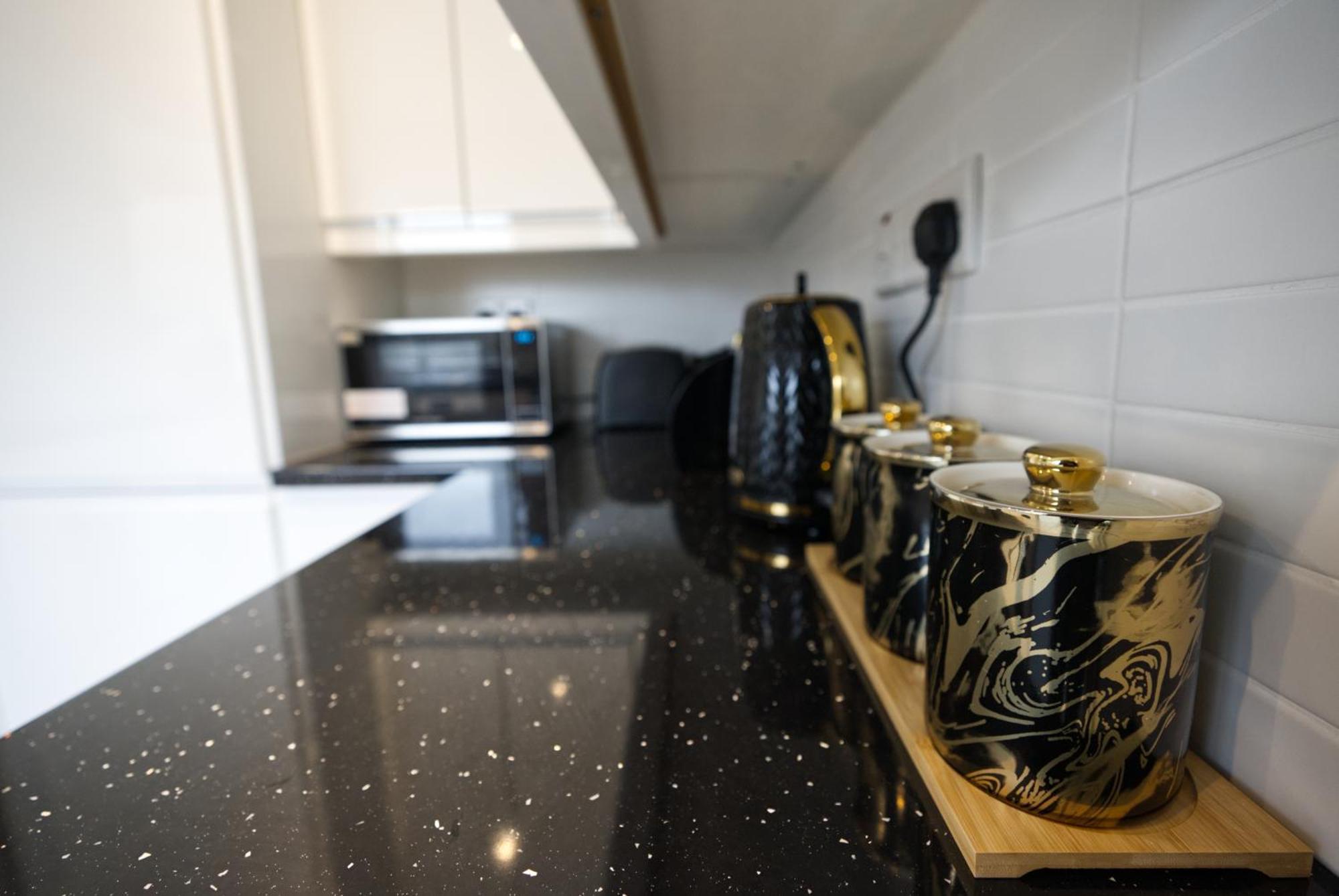 Luxury Harborne Home, Perfect For Contractors & Families 5 Mins From Qe & Uni